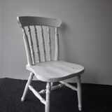 Chaise en bois blanc
