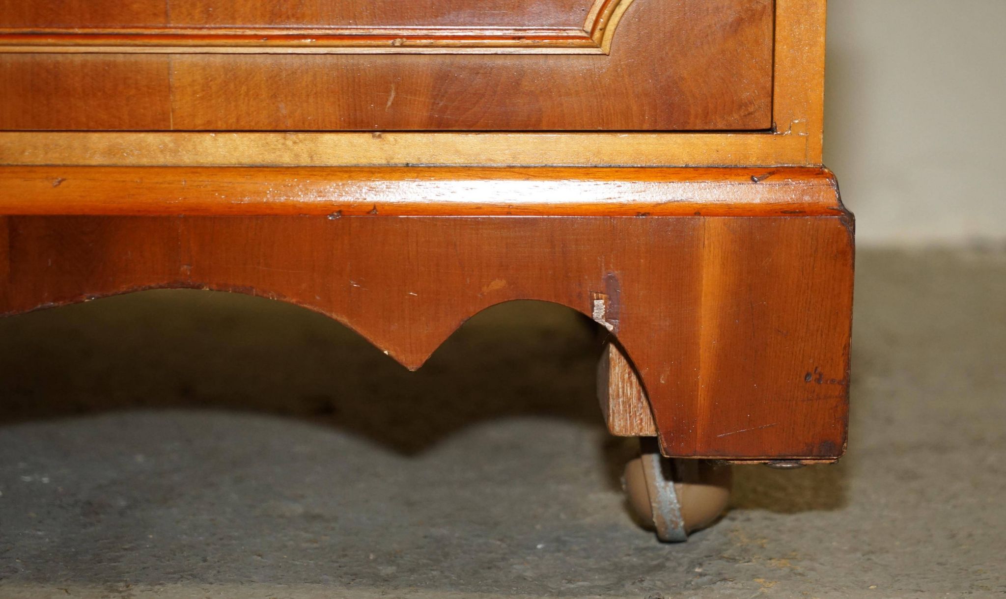 Wooden buffet TV in yew Abbey Craft Mid-Century Modern Sheraton details