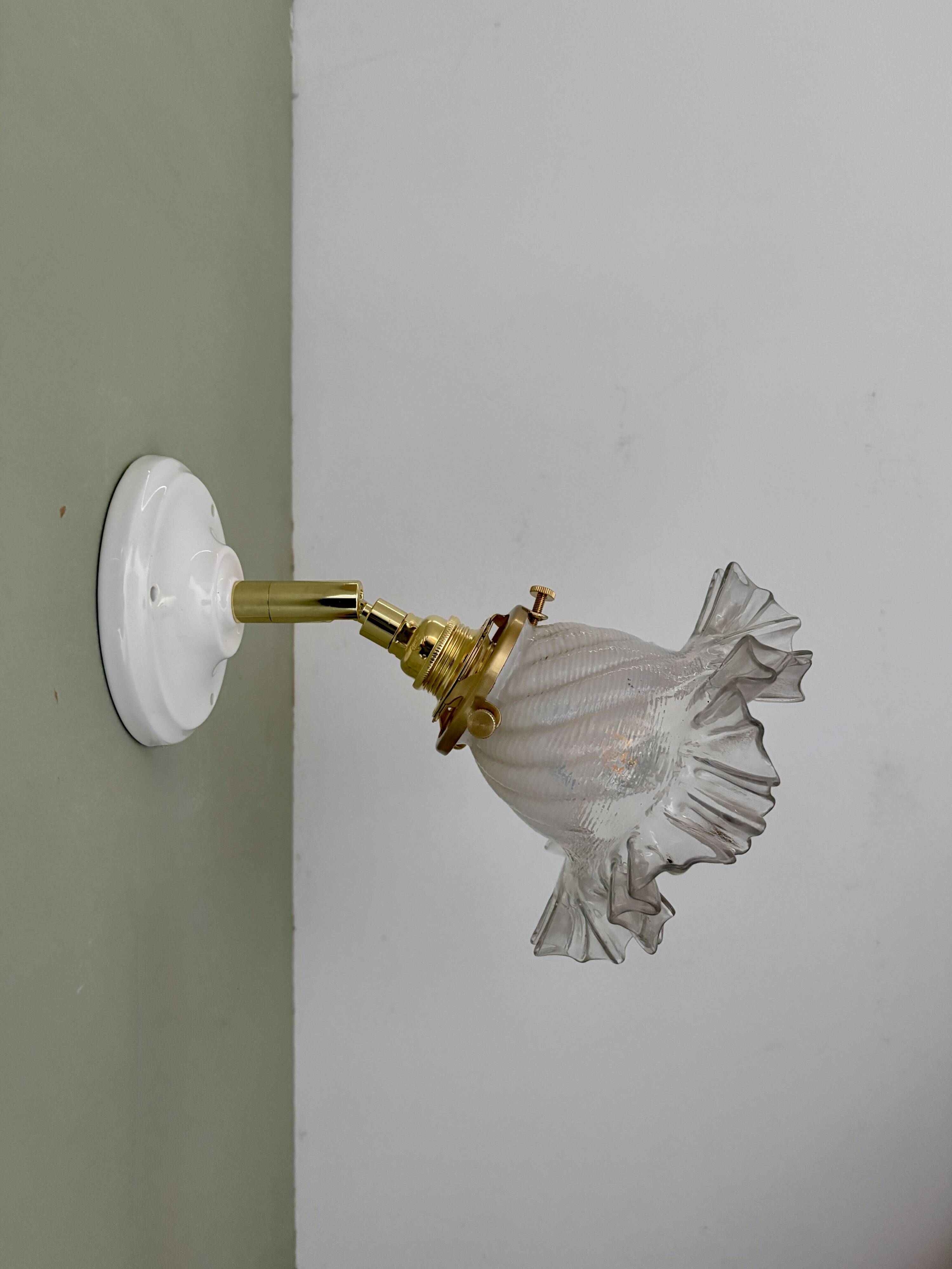 Vintage tulip wall lamp in white and transparent glass