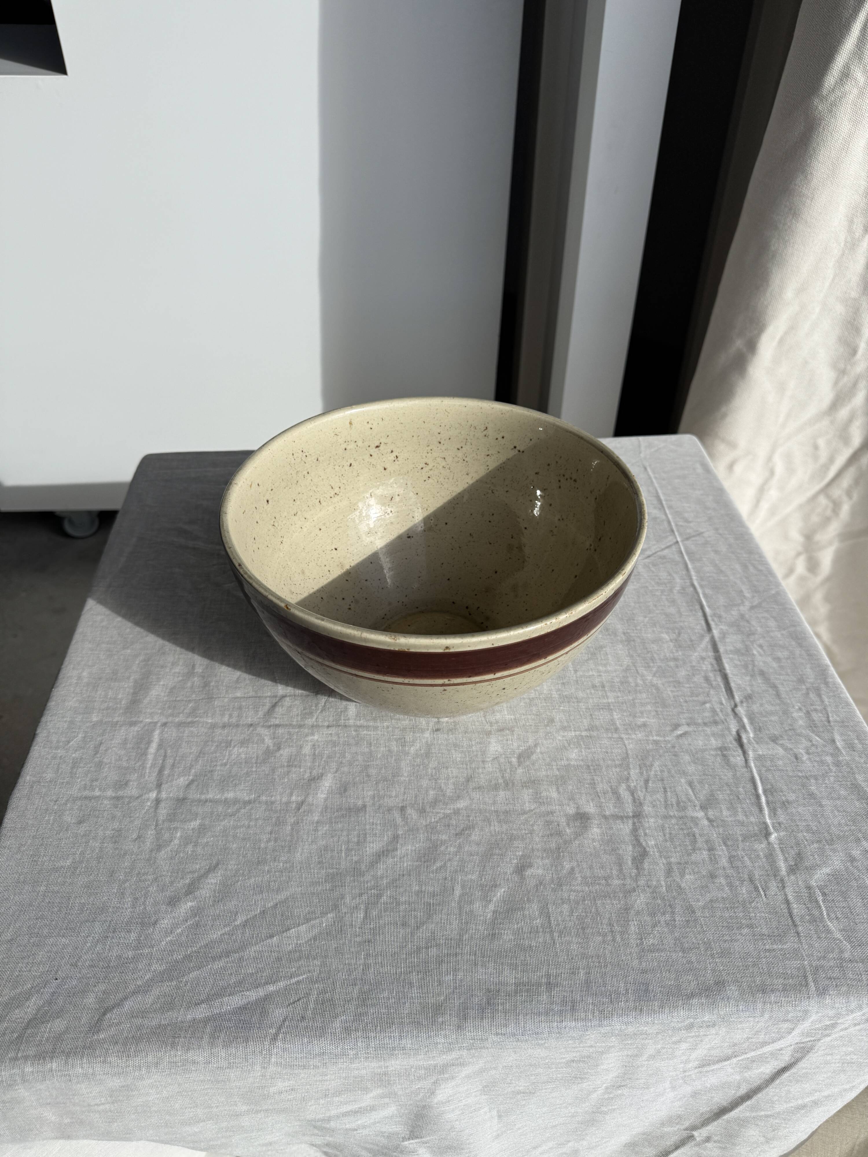 Large speckled beige salad bowl with ochre trim H14 D25