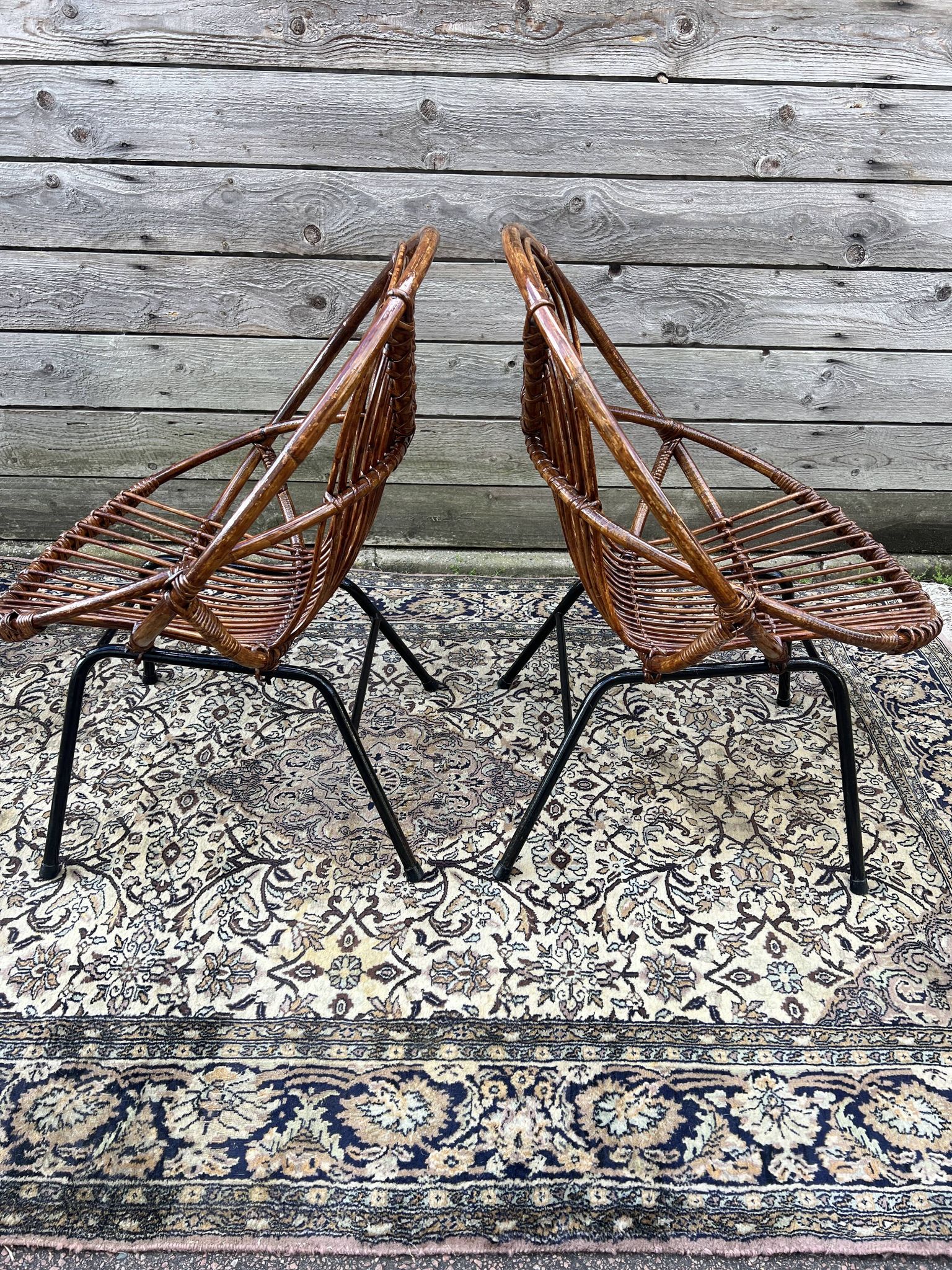 Paire de fauteuils en rotin, pieds métal CIRCA 1950