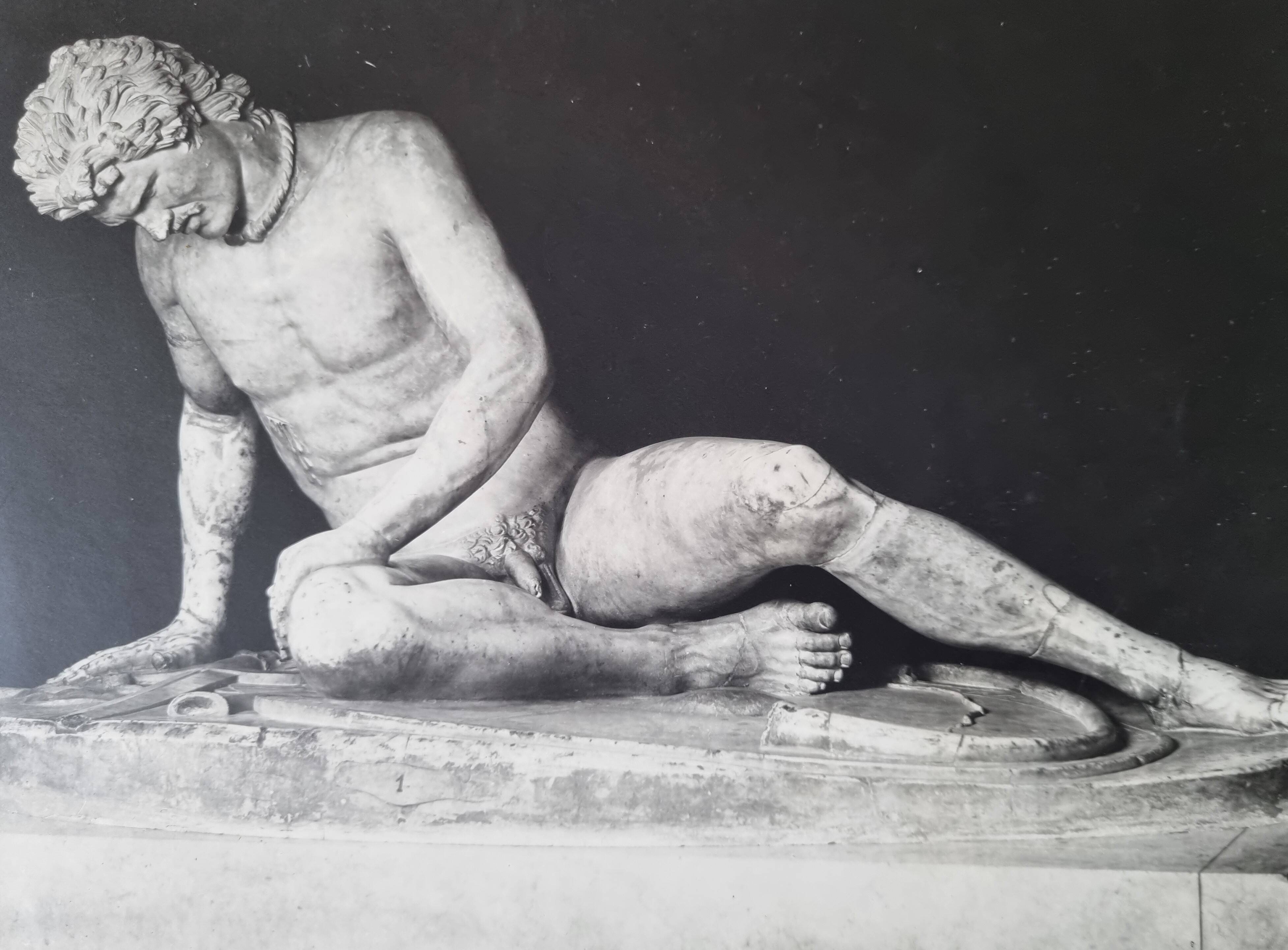 Photograph of an injured gladiator, Capitoline Museum, Rome, early 20th century, 37x30 cm.
