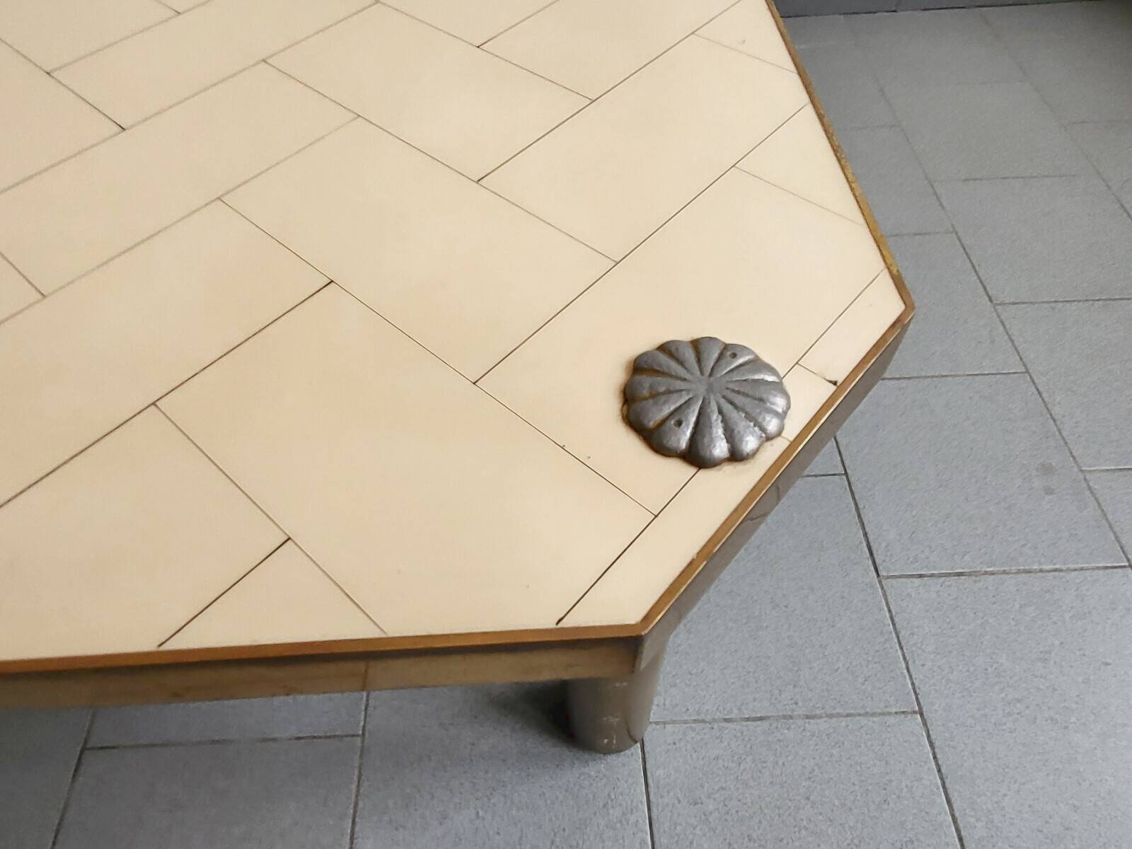 Important vintage italian coffee table 1960 in formica, brass & gold steel