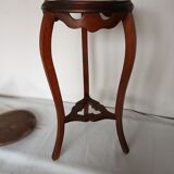 Tripod round pedestal table