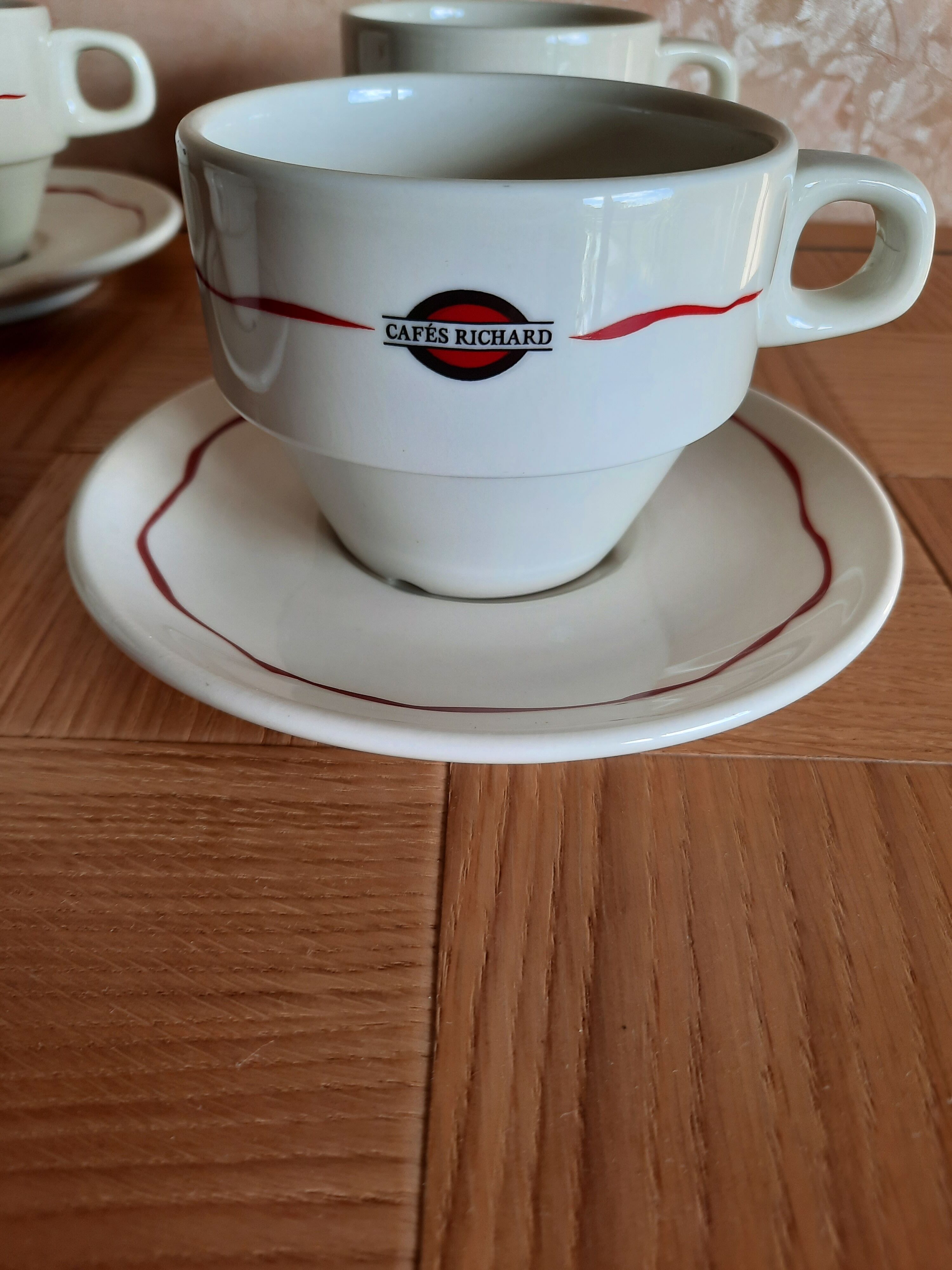 4 tasses de bar