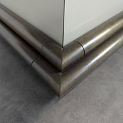 Table basse des années 80 en tubes de laitons et stratifié
