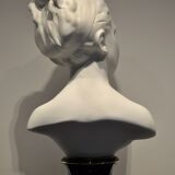 Young girl Houdon GM blue foot