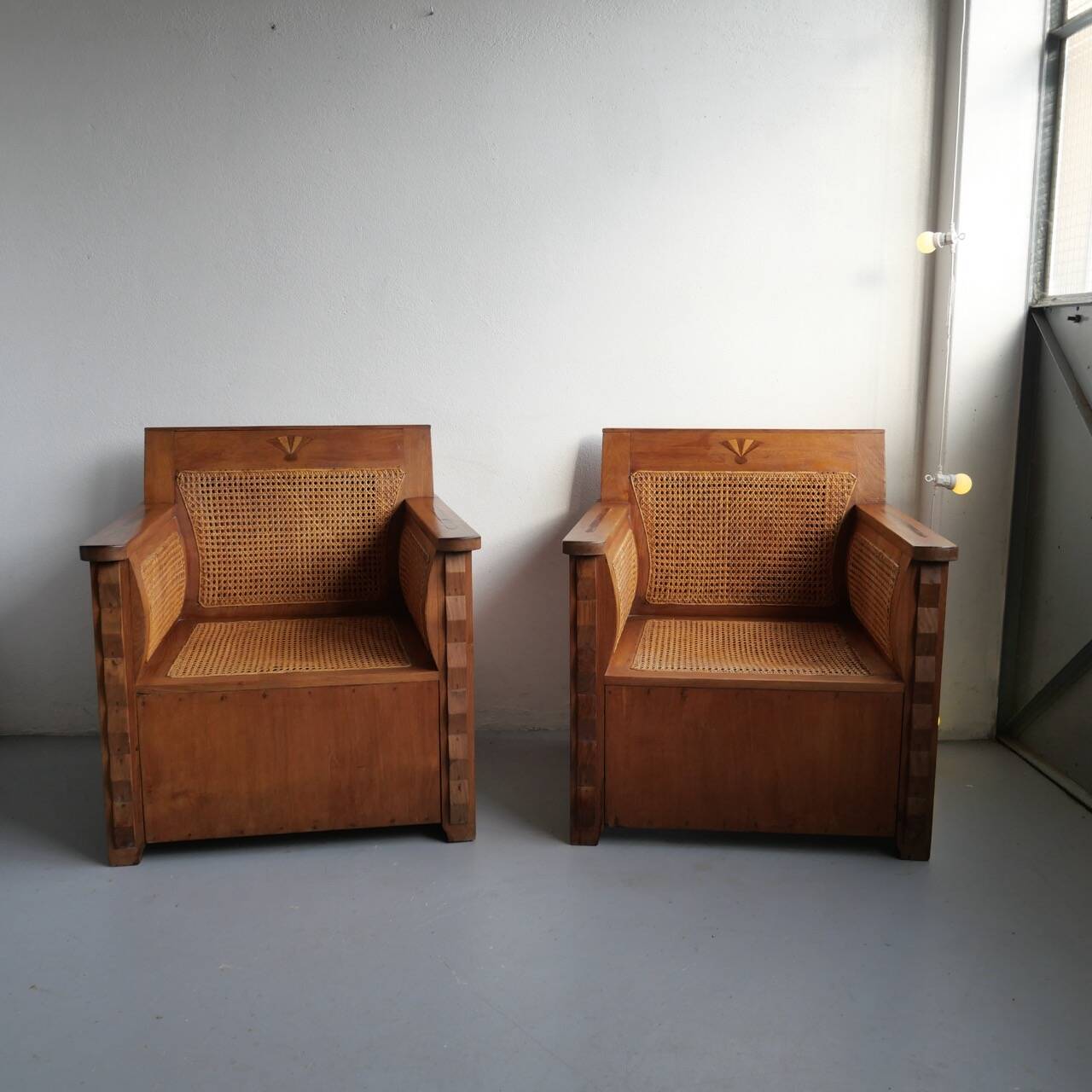 Paire de fauteuils bois et cannage
