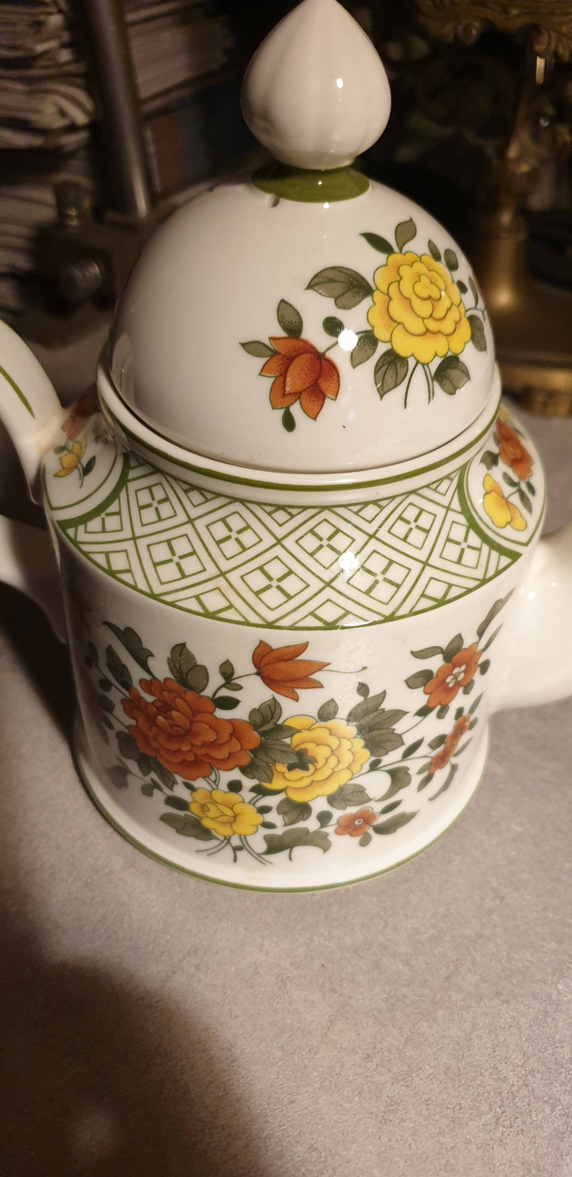 Villeroy and Boch teapot