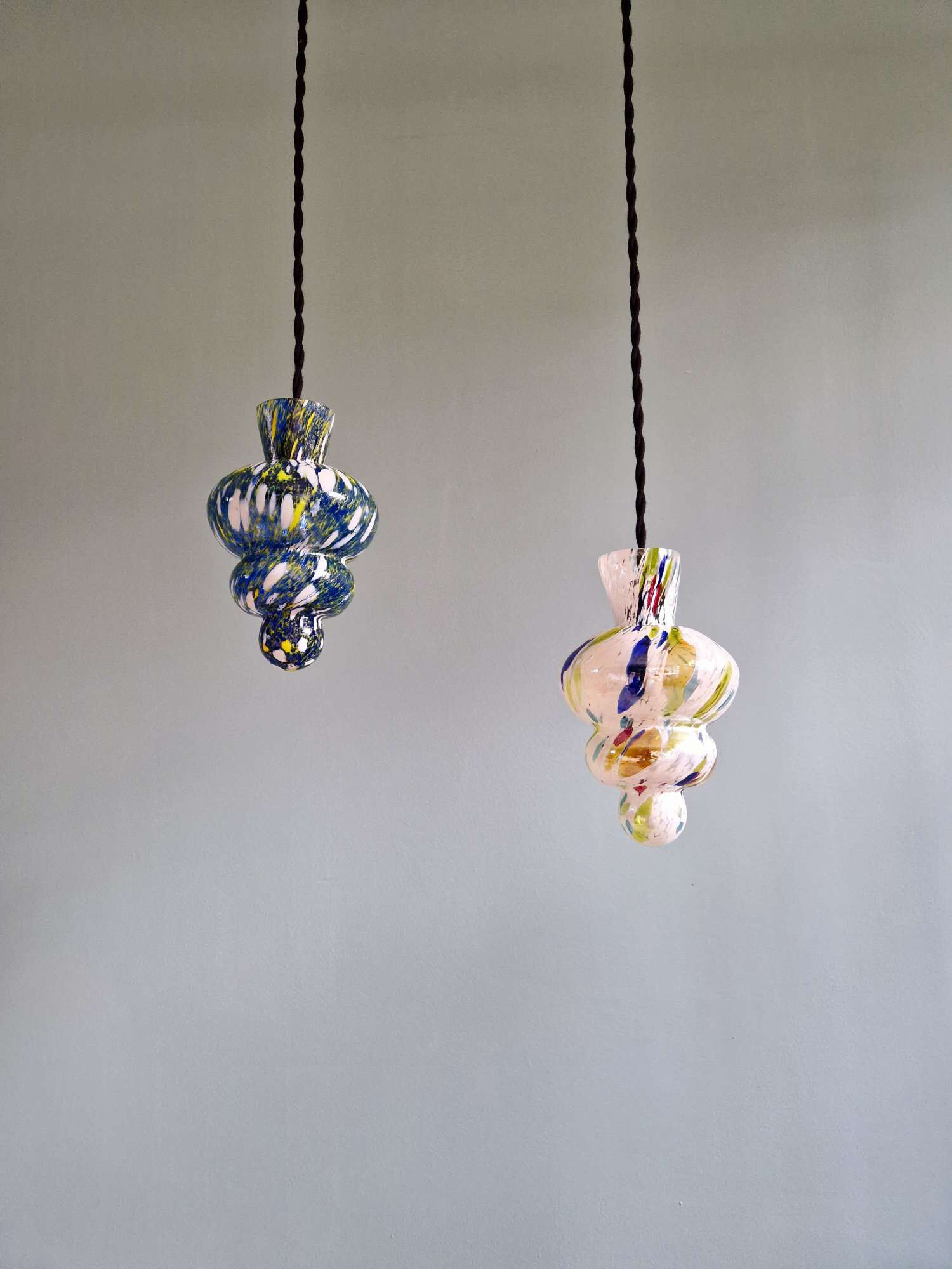 Duo de suspensions en verre soufflé multicolore, Murano, 1950-60