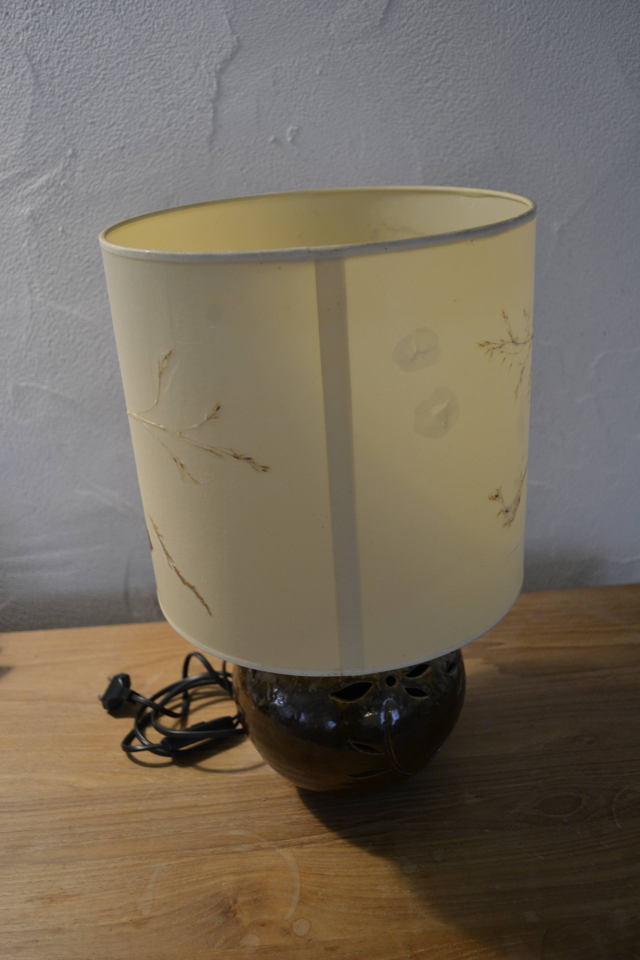 Openwork ceramic lamp