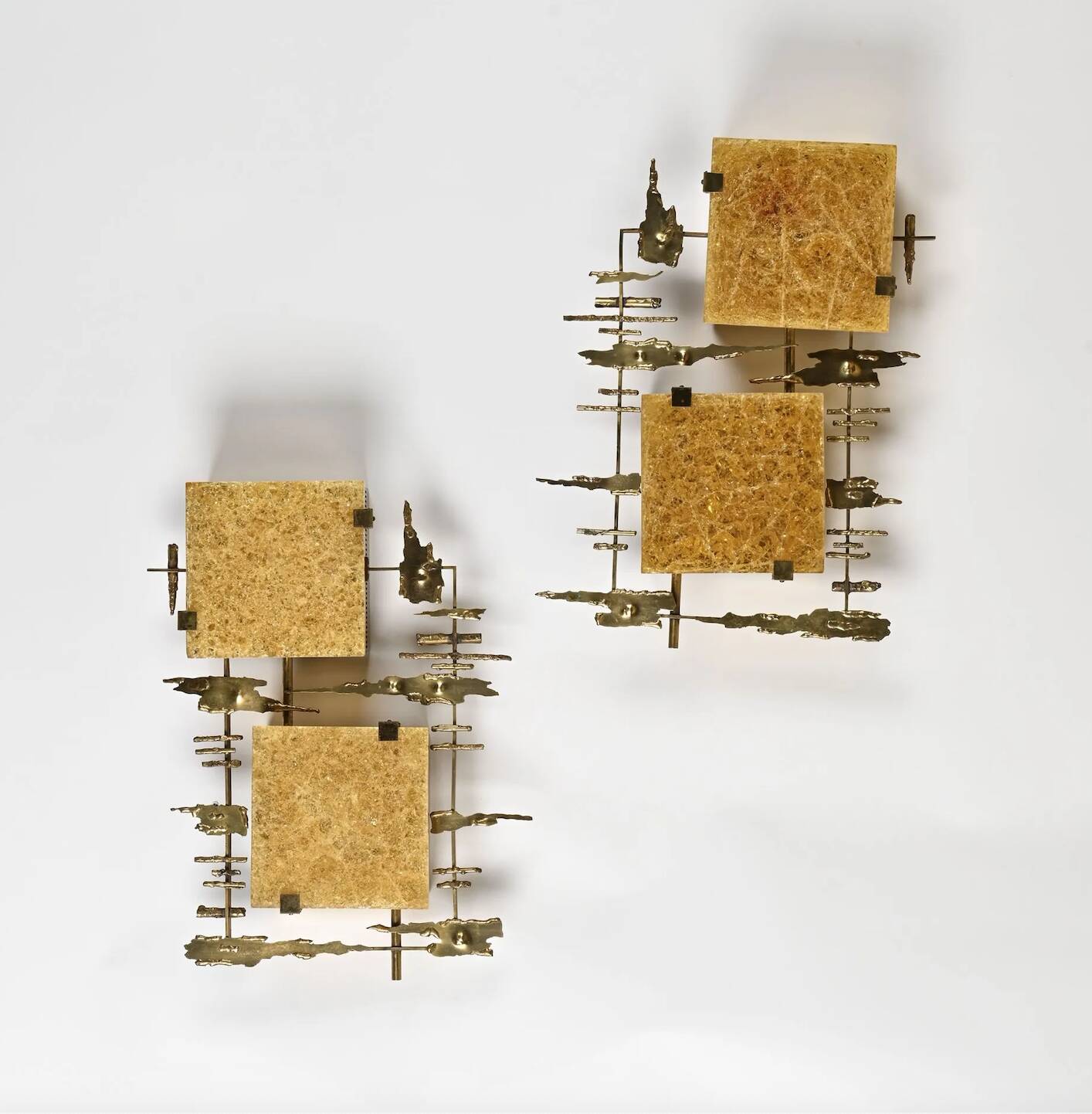 Pair of brutalist wall sconces in brass and fractal resin from the 1970s.