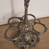 Table server with 5 glasses