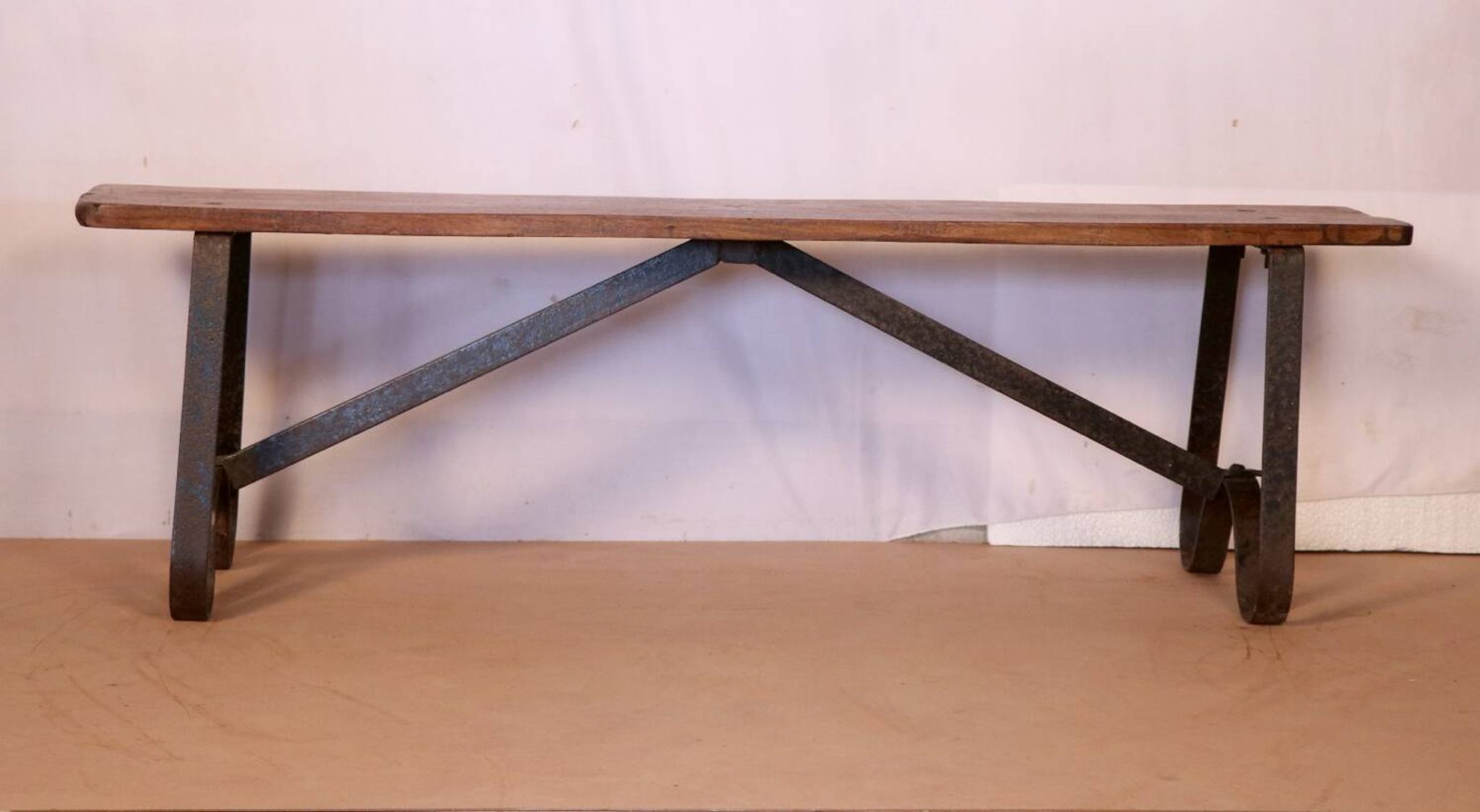 Ancien banc en teck birman et piètement en fer forgé