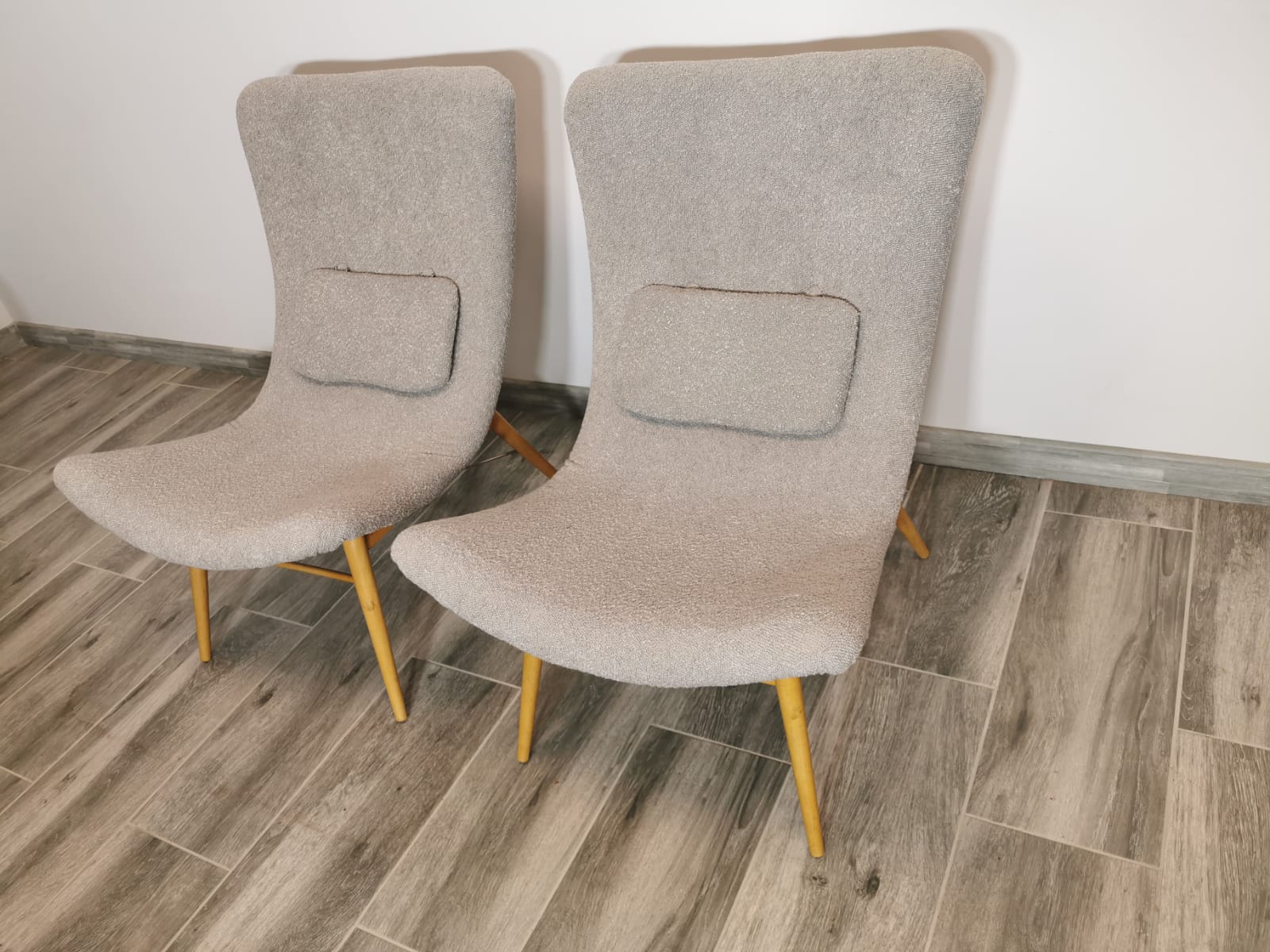 Paire de fauteuils restaurée par Miroslav Navratil