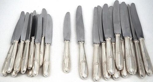 Ercuis Artois, 24 knives, 12 dinner + 12 dessert, cheese in silver-plated metal.