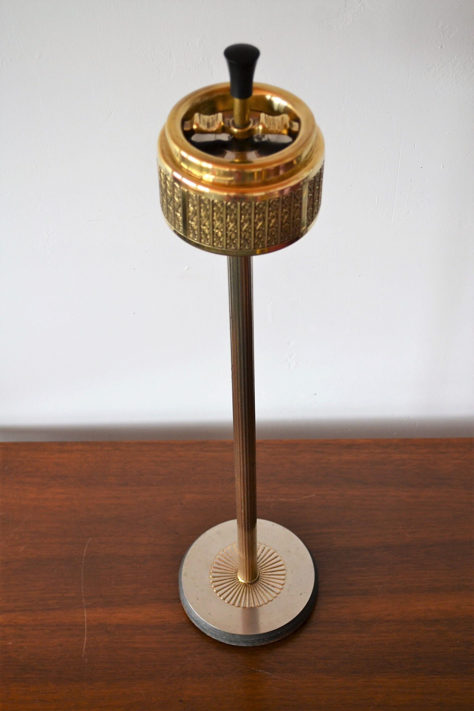 Schleuderascher ashtray in chiseled brass, from Germany in the 50s/60s