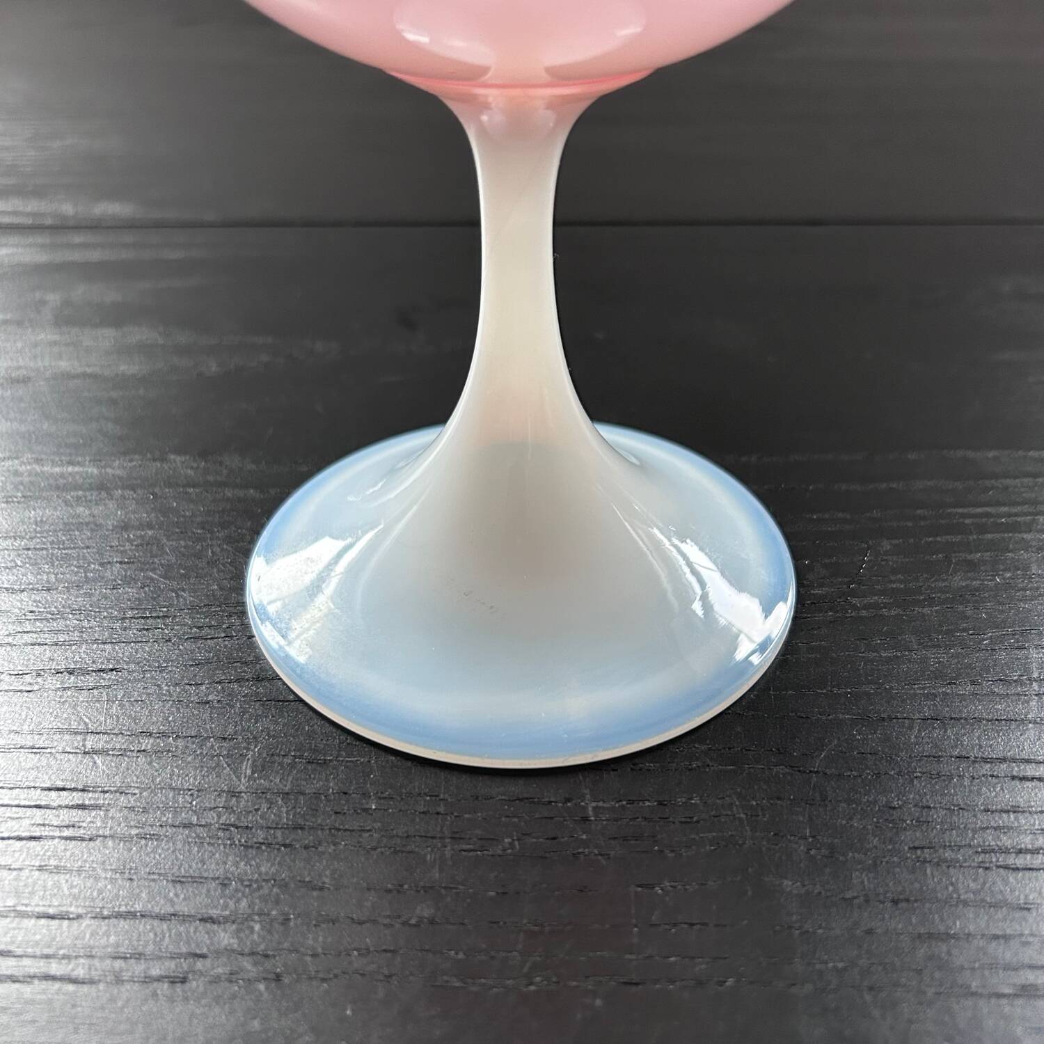 Two-tone opaline cup