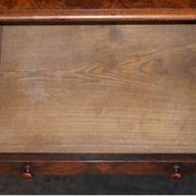 Table d'écriture Renaissance en noyer flamé style Pugin, vers 1850