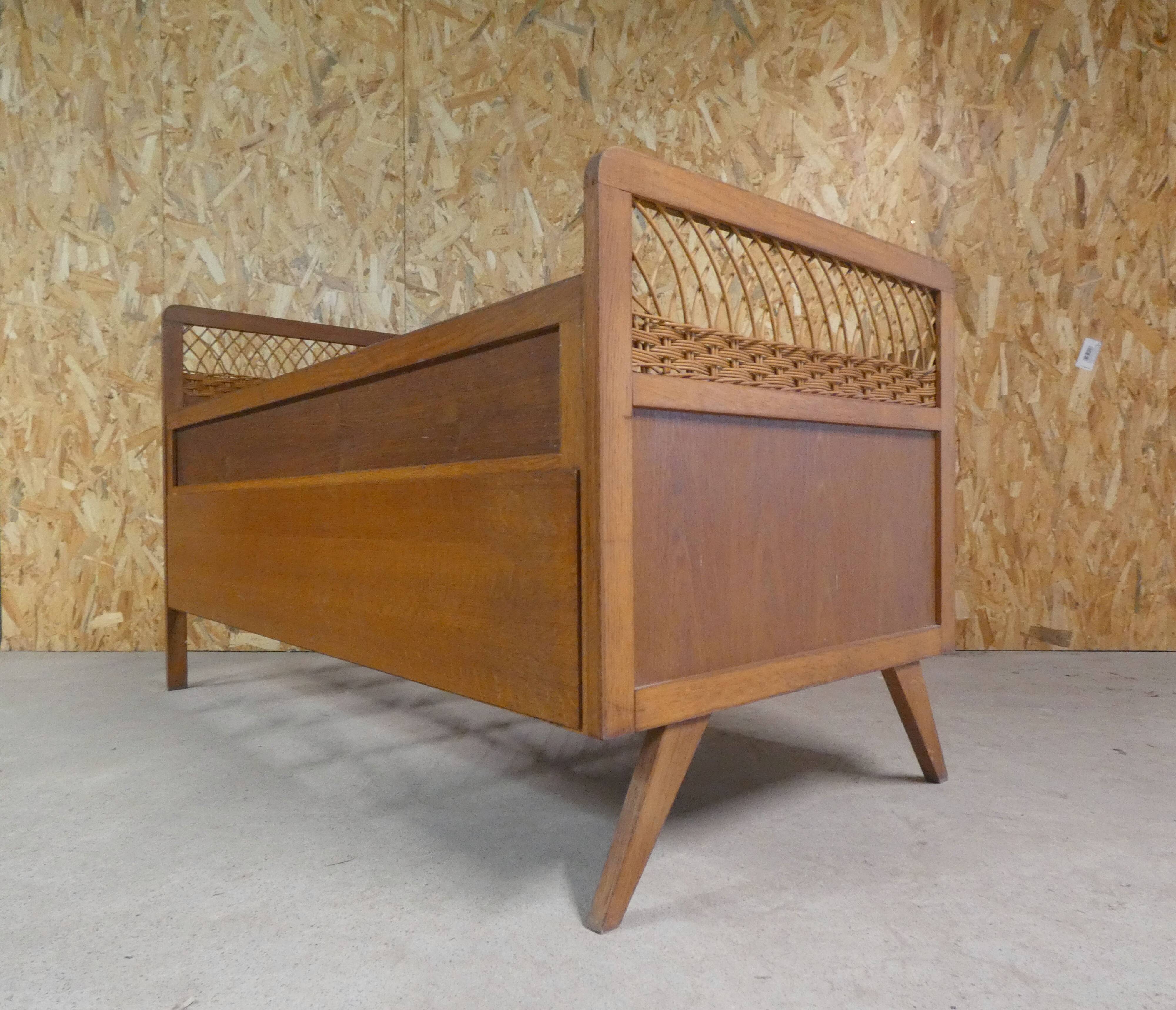 Vintage rattan and wood bed for children's compass feet