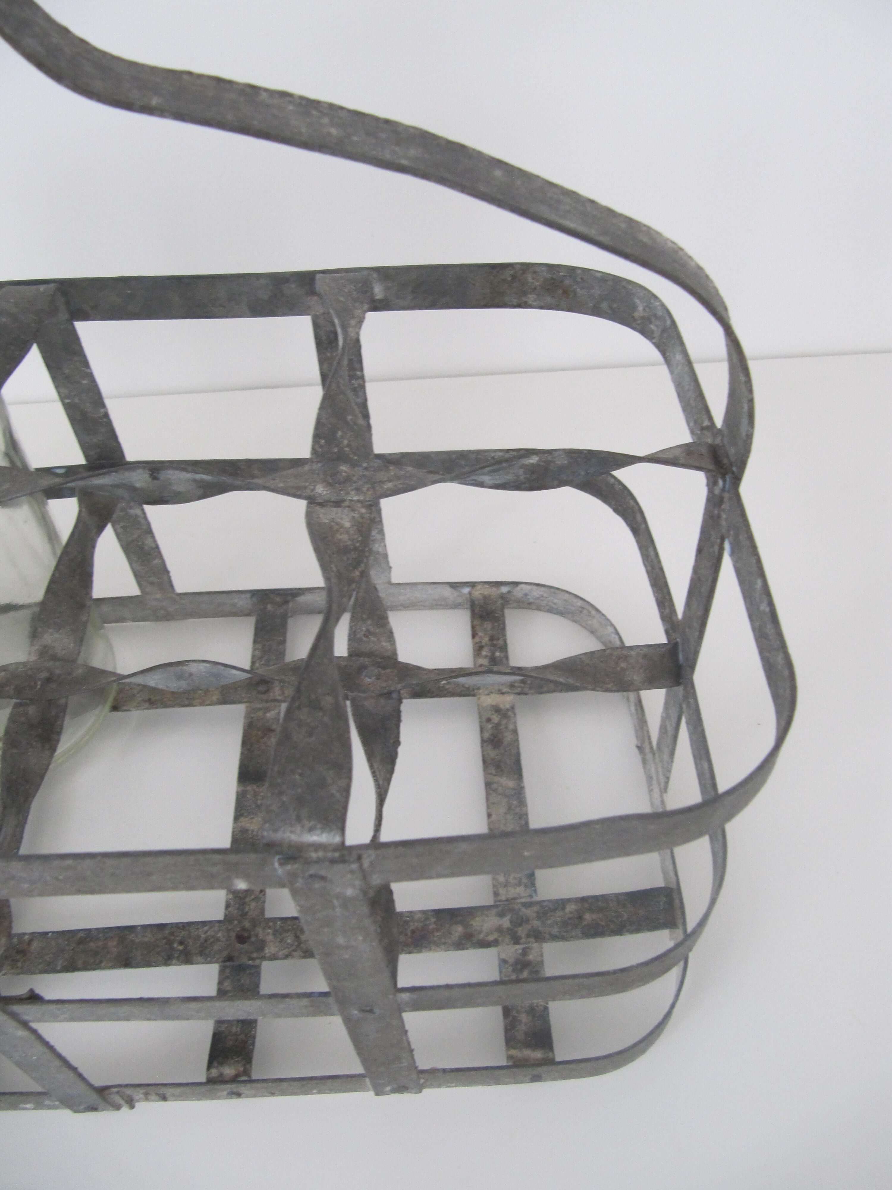 Door bottles in metal types