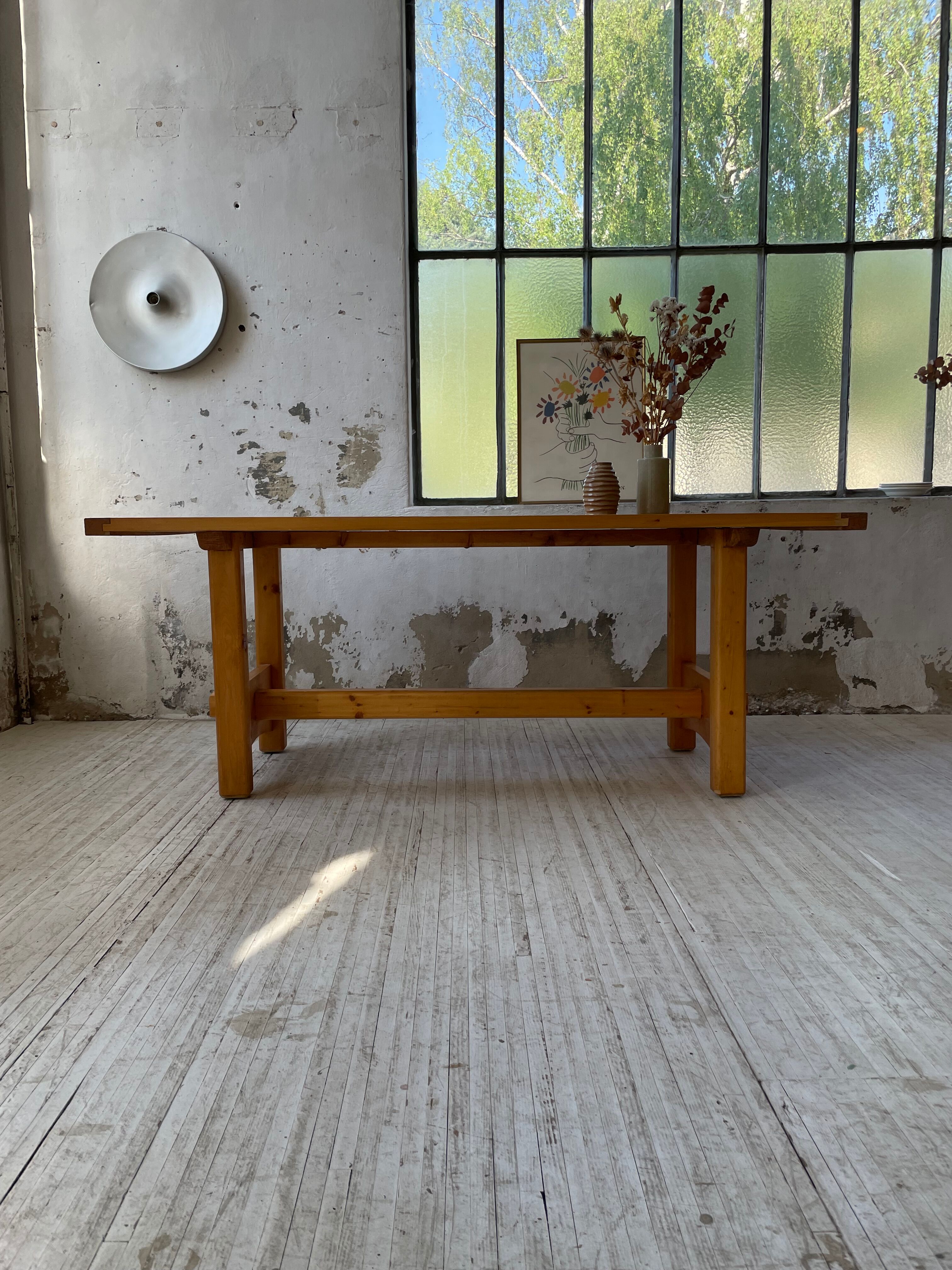 Mountain furniture table in pine 2m