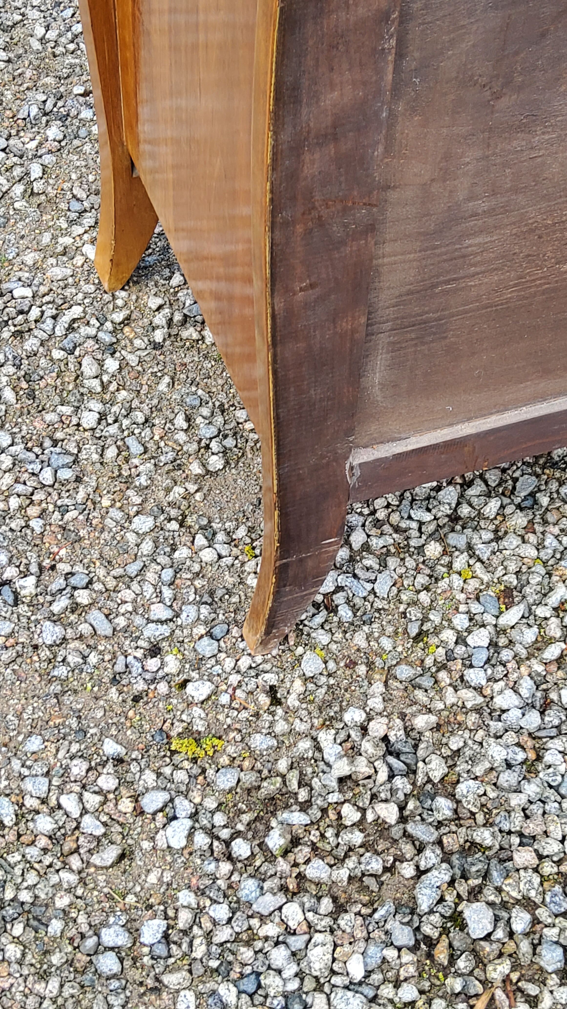 Chest of drawers from the 40s/50s in golden blond walnut 3 drawers feet compass