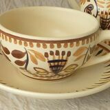 2  tasses a chocolat dejeuner et pot a lait faience henriot quimper