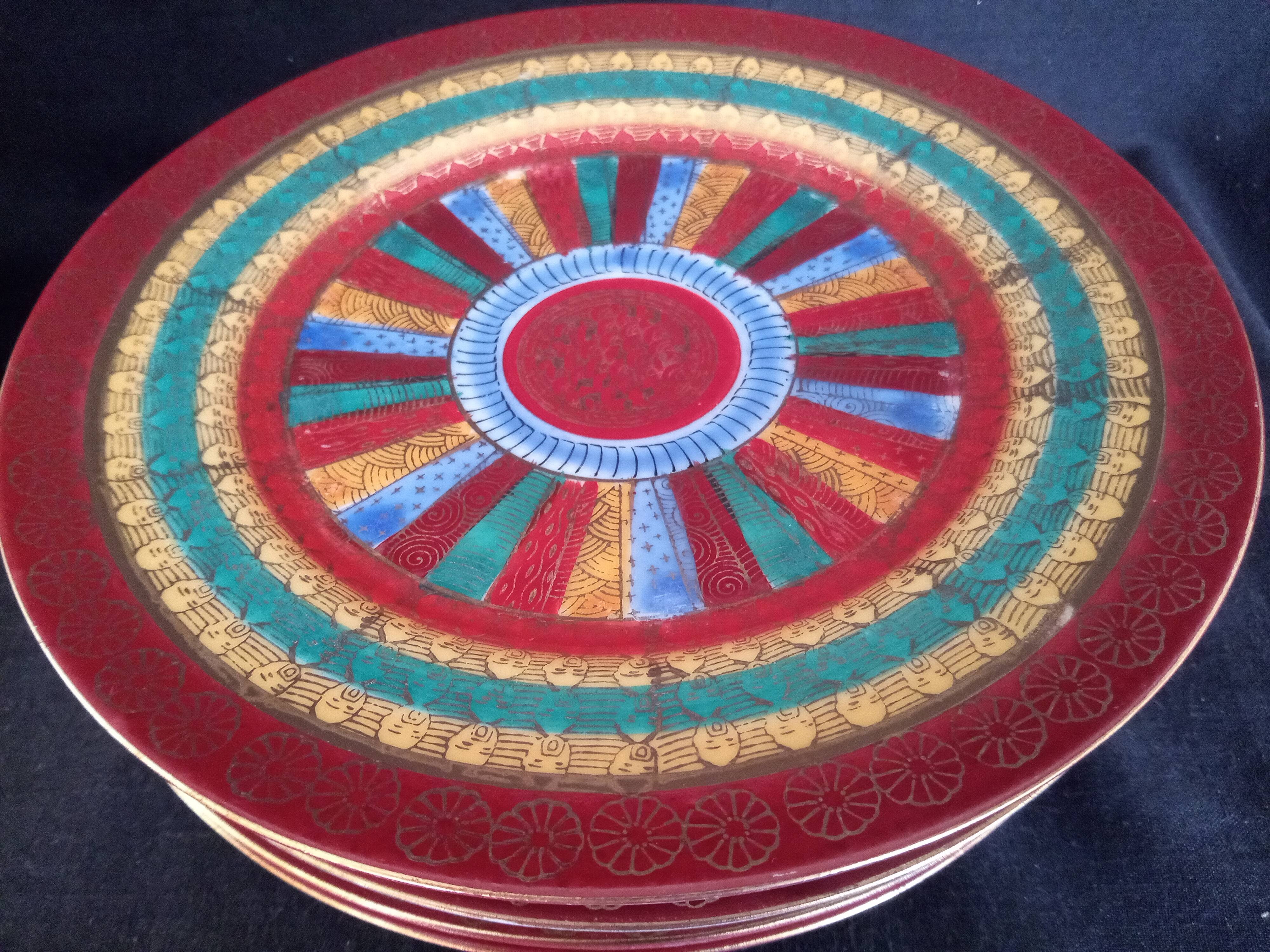 6 Assiettes à desserts en porcelaine japonaise décor géométrique et têtes d'hommes