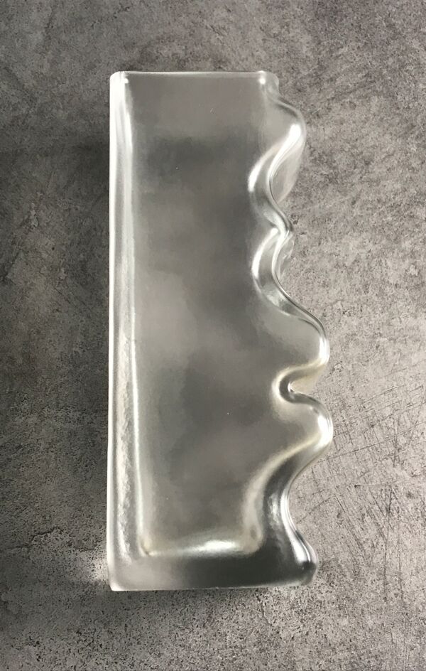 Vase en verre épais à effet givré estampillé de claus josef riedel