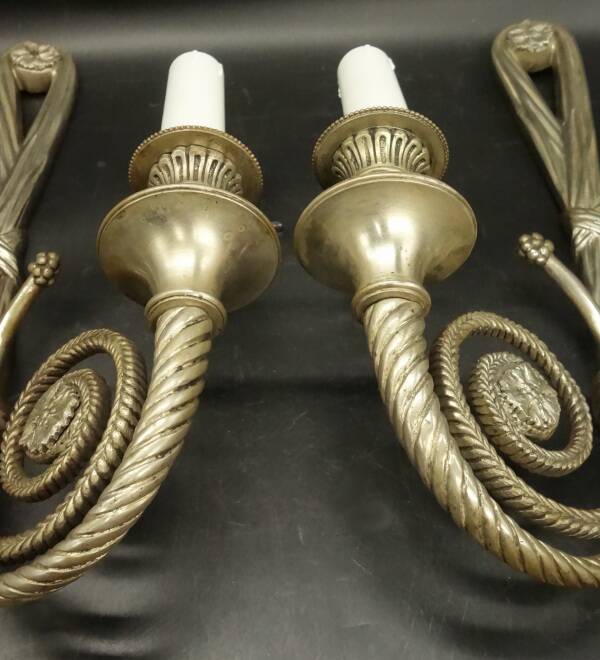 Paire de grandes appliques aux rubans style Louis XVI