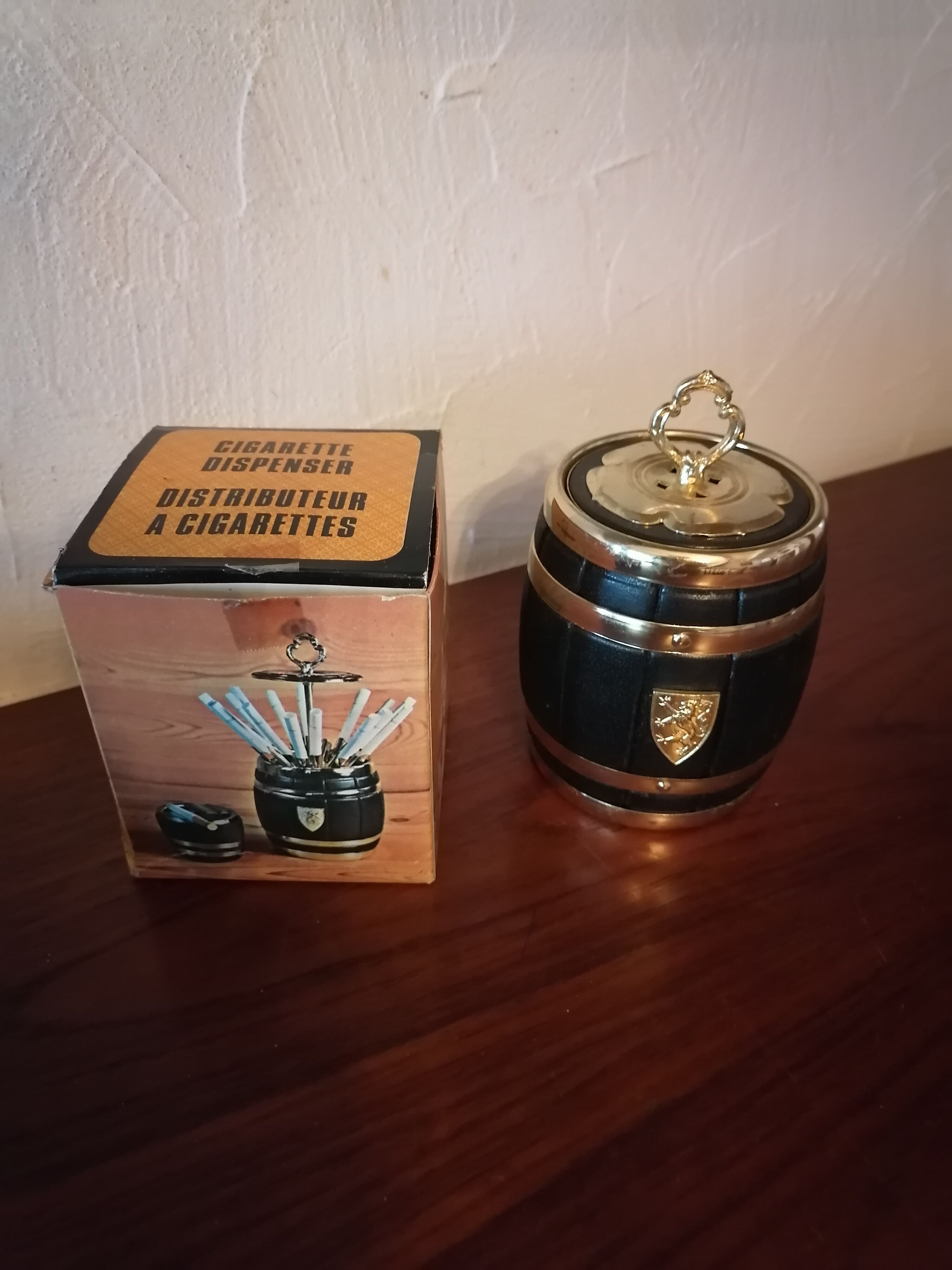Cigarette holder form barrel and box 1960