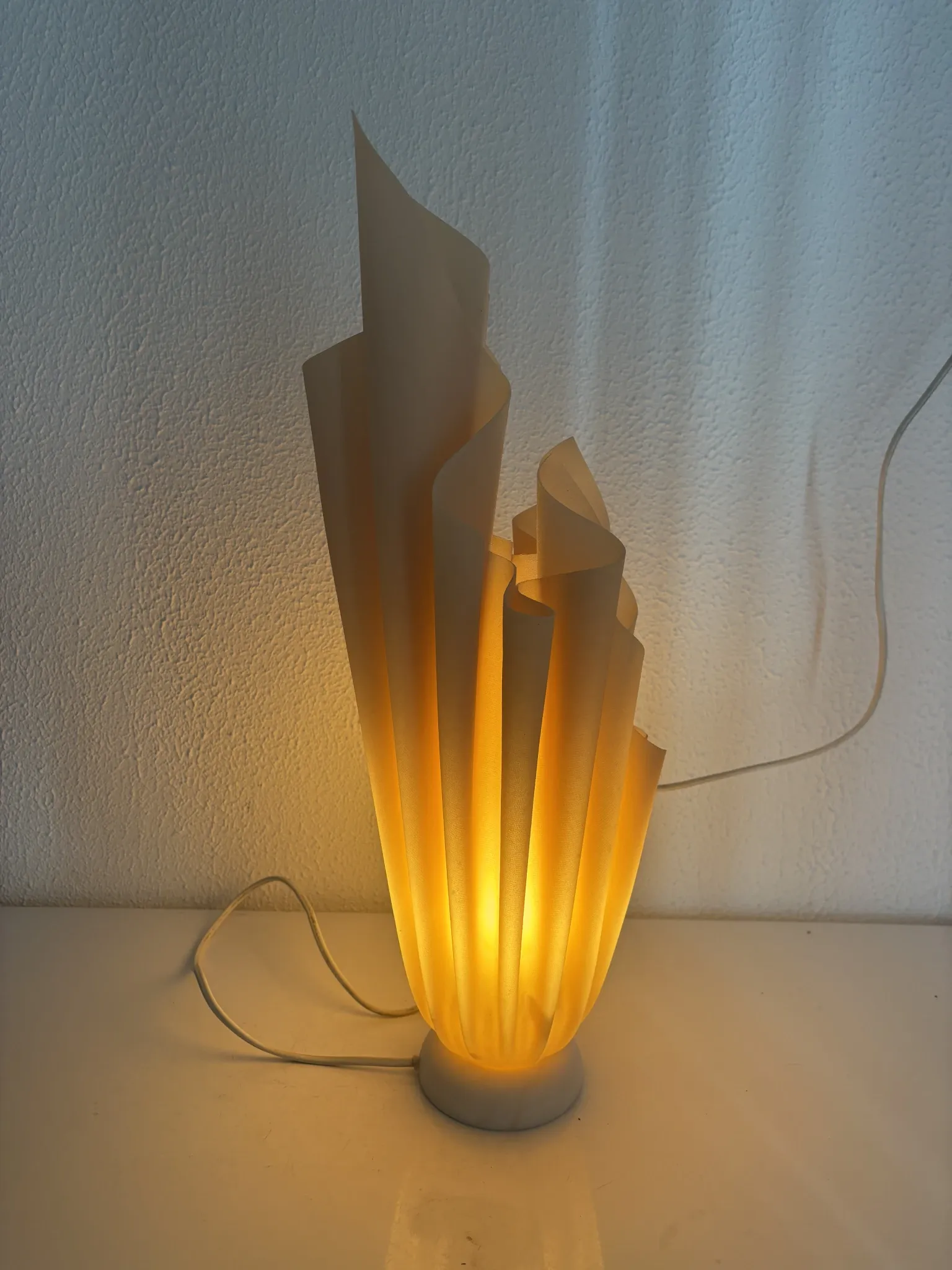 Lampe  vintage 1970 Athéna Georgia Jacob drapée saumonée - 50 cm