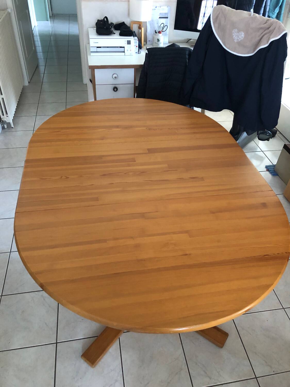 Rainer Daumiller extendable solid wood round table