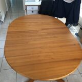 Rainer Daumiller extendable solid wood round table