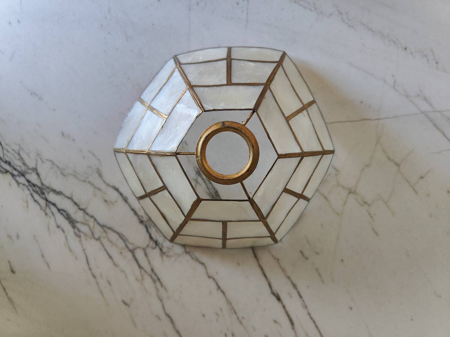 Mother-of-pearl lampshade