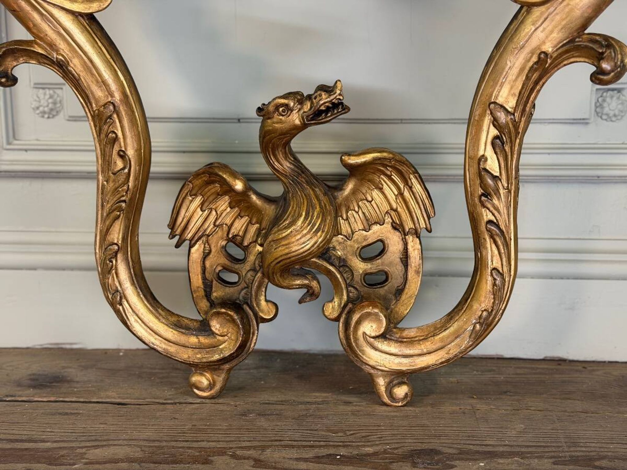 Console Régence au dragon, bois sculpté et doré, Paris vers 1720