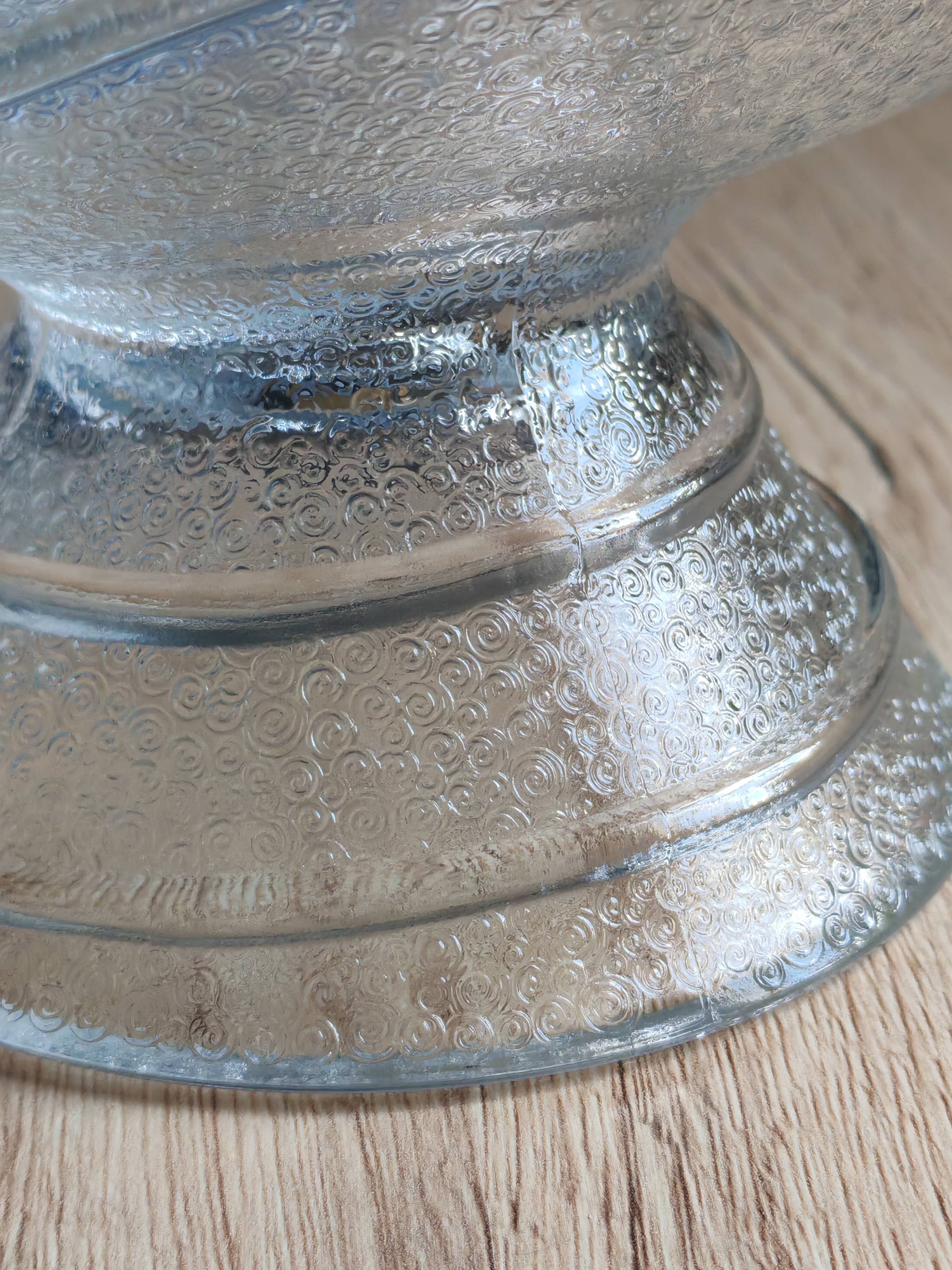 Coupe en verre moulé pressé Art Déco bleu glacé