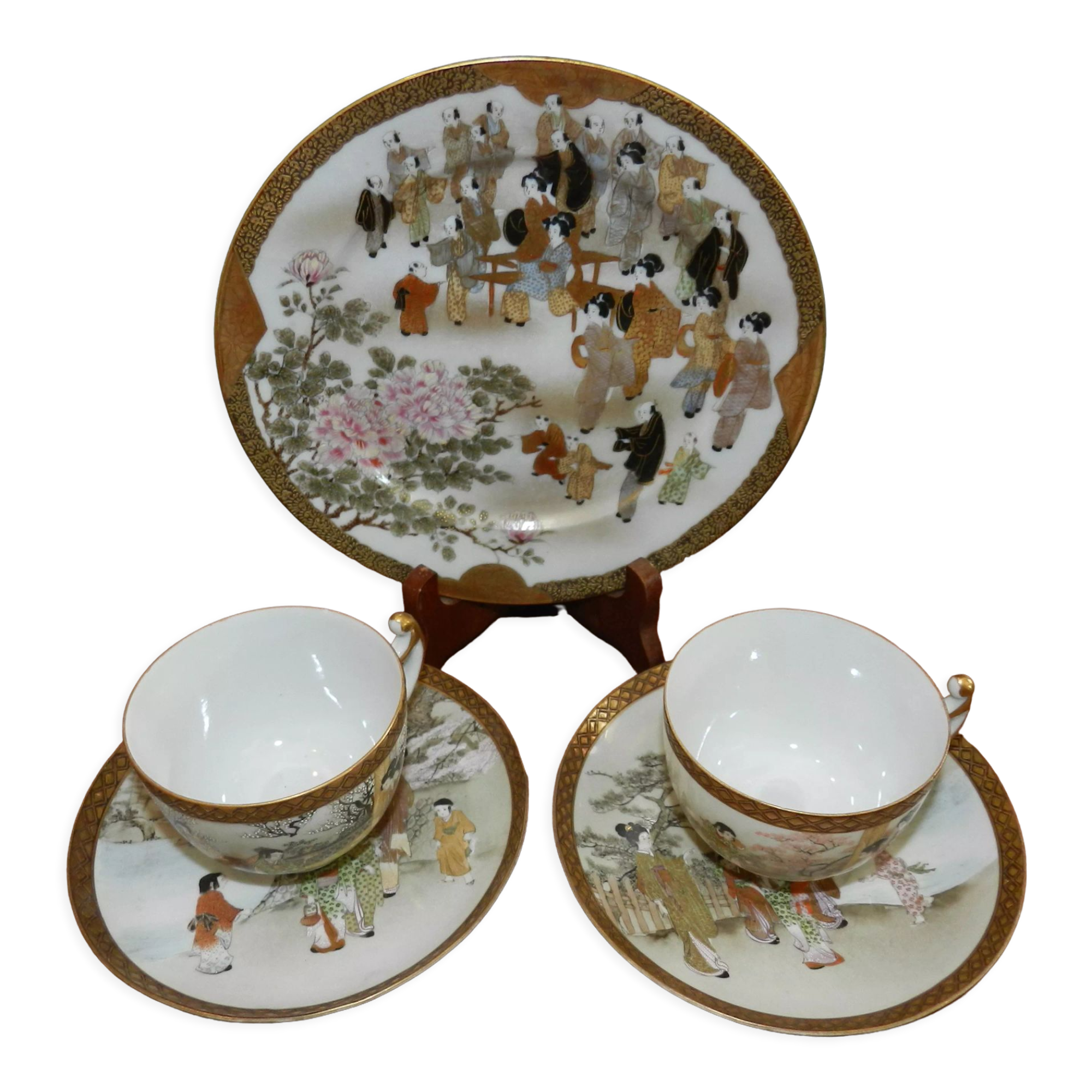 Set of 3 pieces head to head in fine Chinese porcelain with decoration scenes of Palace