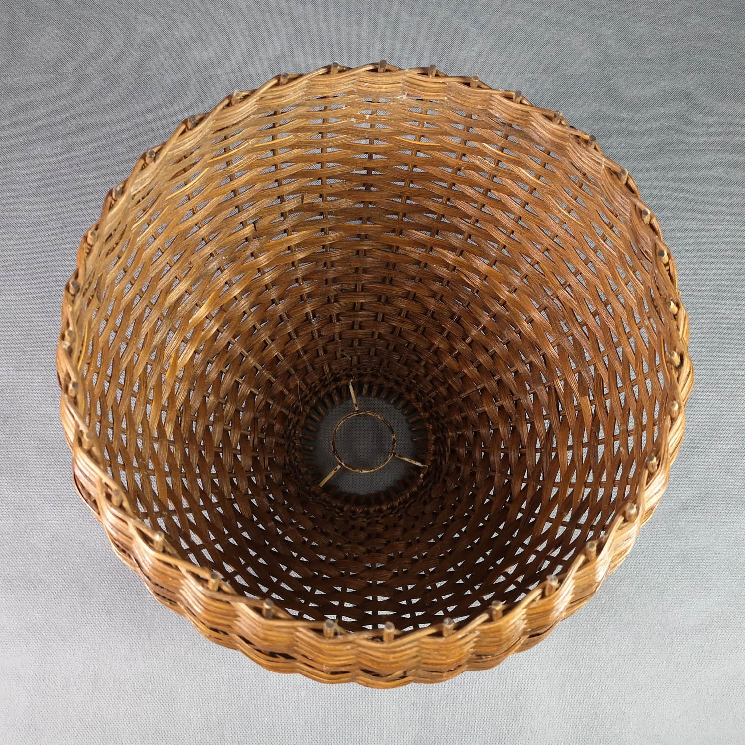 Vintage wicker ball suspension