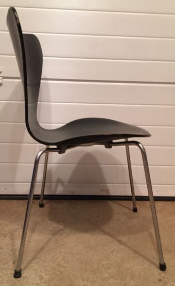 Series 7 butterfly chairs model 3107 by Arne Jacobsen for Fritz Hansen.