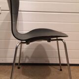 Series 7 butterfly chairs model 3107 by Arne Jacobsen for Fritz Hansen.