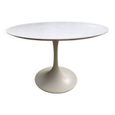 Vintage tulip foot table