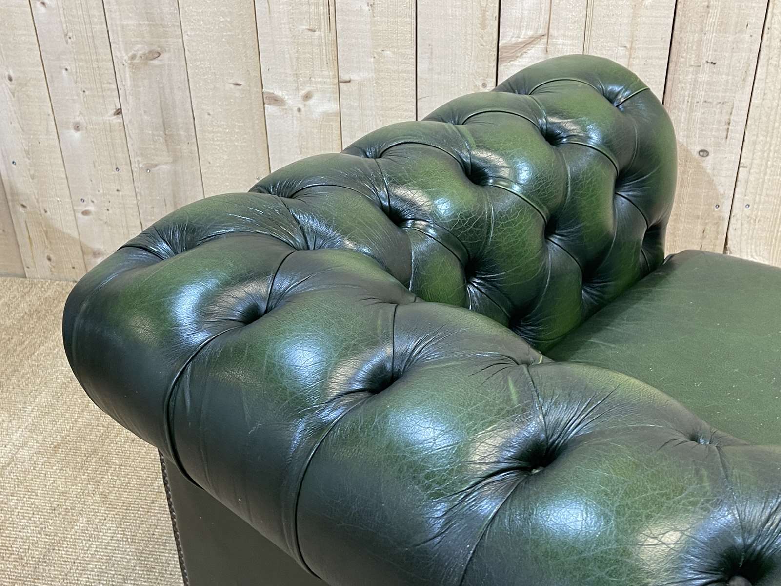 Chesterfield 3-seater sofa in green leather from the 80s