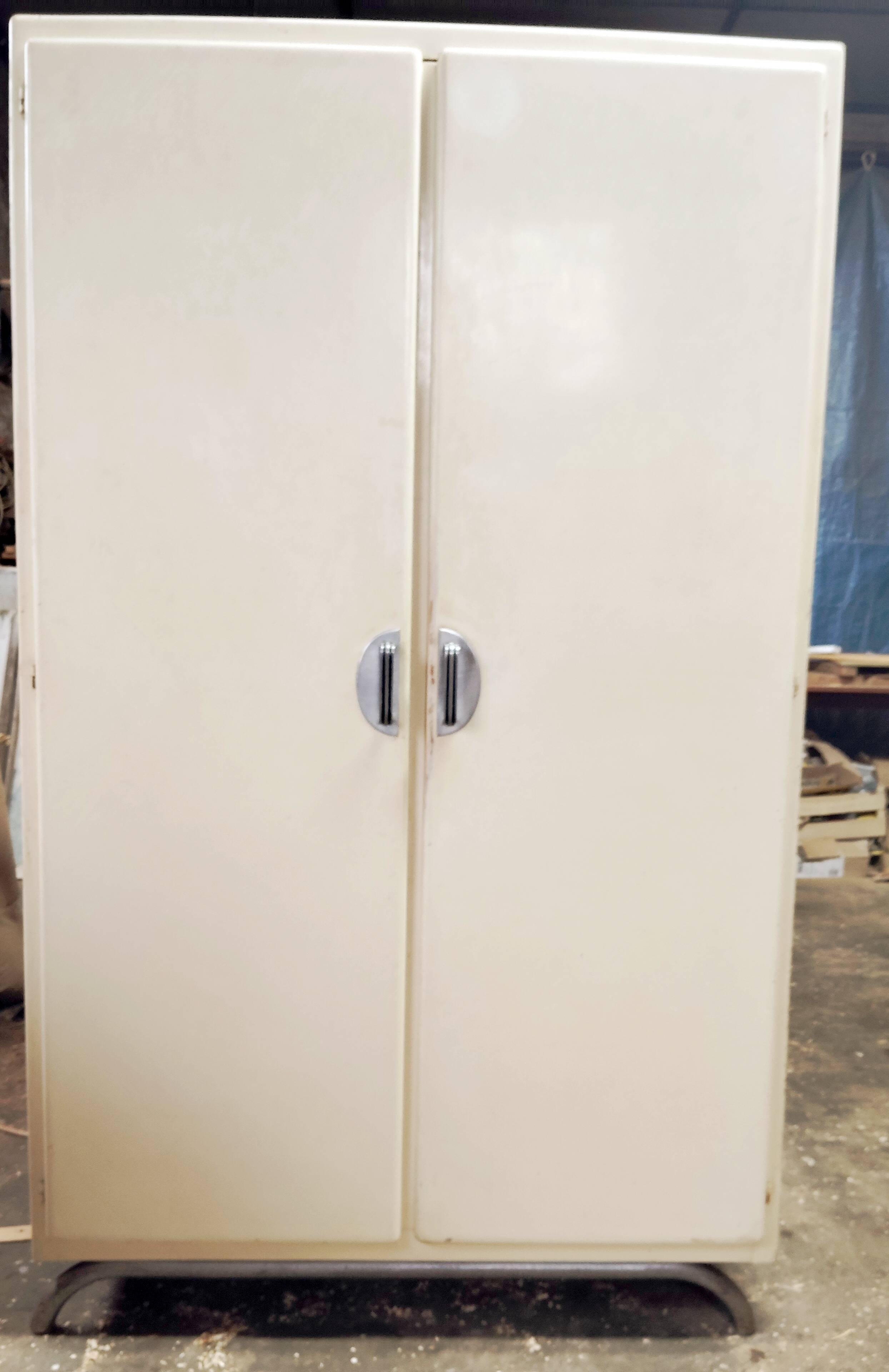 Mado kitchen cabinet