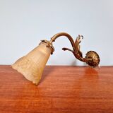 Art Deco wall light in gilt bronze and satin glass, 1920s