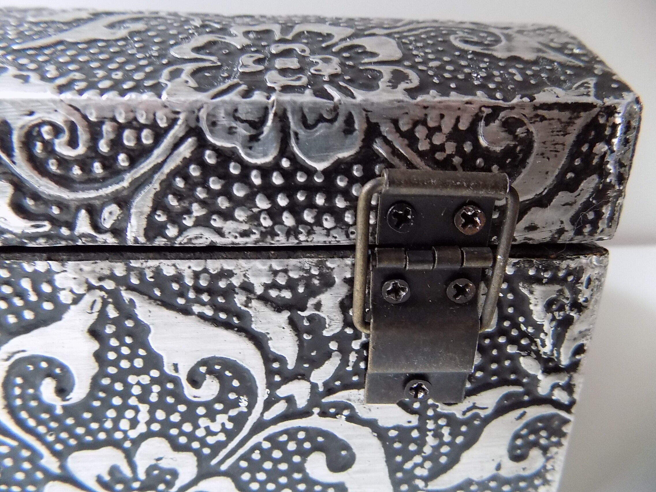 Silver metal jewelry box