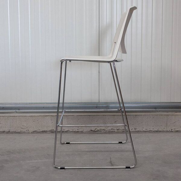 Tabouret haut Very de chez Haworth blanc et chromé