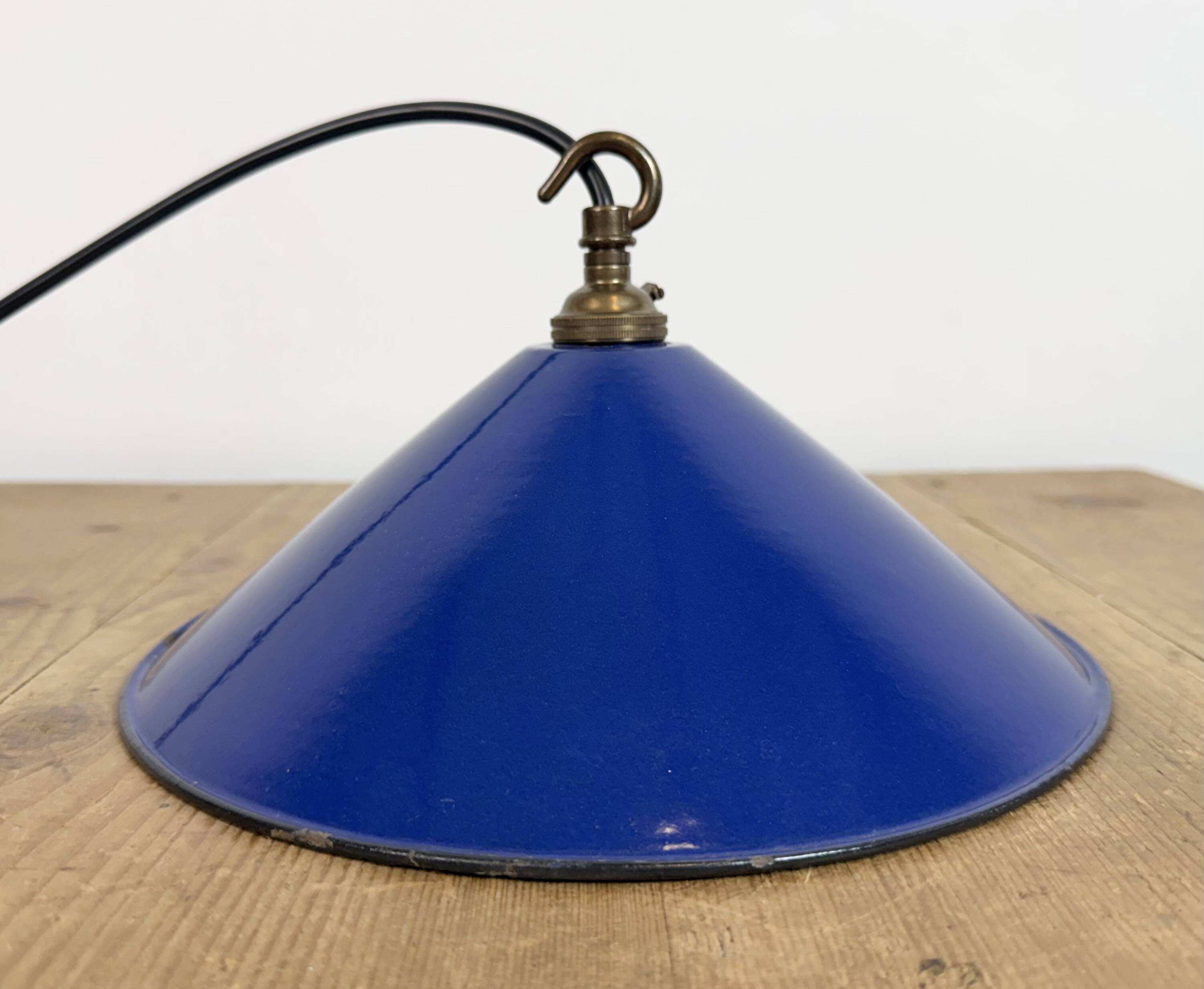 Suspension industrielle en émail bleu cobalt, années 1950