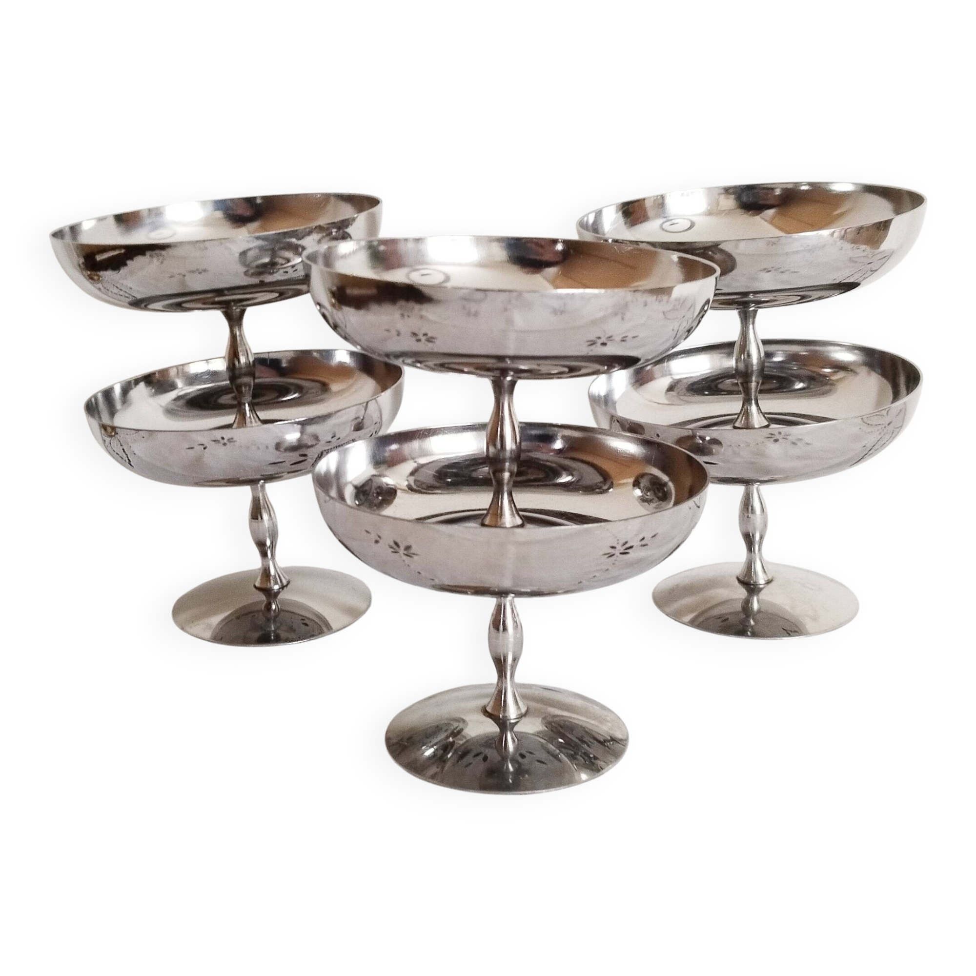 Coupes à glace ,ou sorbet sur pied   , vintage , en inox 18/10 , années 70